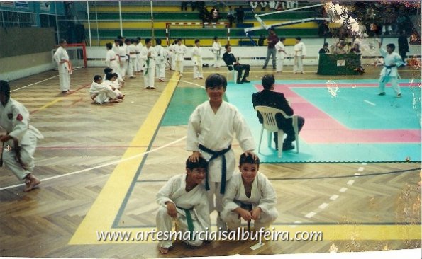 Atletas do Clube de Artes Marciais de Albufeira em competição